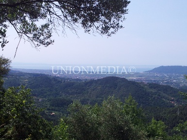 Foto Rustico in via carignano, Fosdinovo di 90 m² con 4 locali in vendita