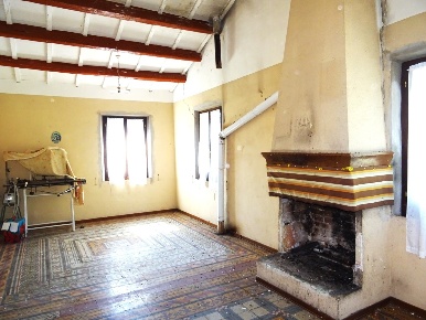 Foto Rustico a Ostra Vetere di 105 m² con 4 locali in vendita