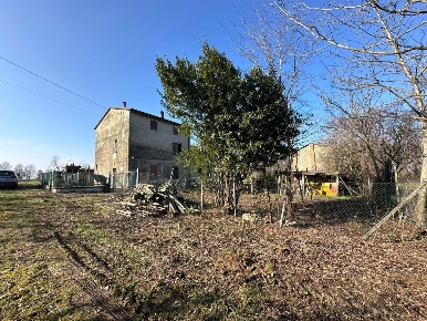 Foto Rustico a Alseno di 100 m² con 8 locali in vendita