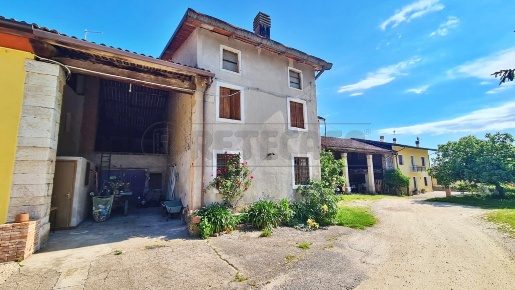 Foto Rustico a Arzignano Centro di 200 m² con 6 locali in vendita