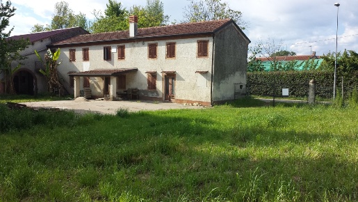 Foto Rustico in Via Roma, Albaredo d'Adige Centro di 246 m² con 10 locali