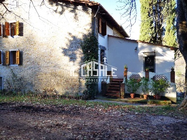 Foto Rustico a Dicomano di 186 m² con 6 locali in vendita