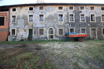 Foto Rustico in Via Chiesa Vecchia 39, Roncà Terrossa di 325 m² in vendita