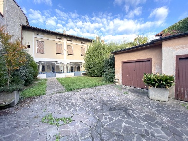 Foto Rustico in Piazza Libertà 11, Paderno Franciacorta di 490 m²