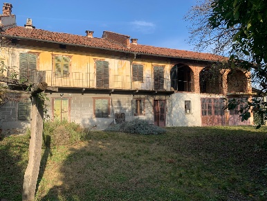 Foto Rustico in via francesco rossi, Cinzano di 980 m² con 16 locali