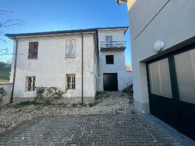Foto Rustico a Castel San Giovanni Centro di 161 m² con 10 locali