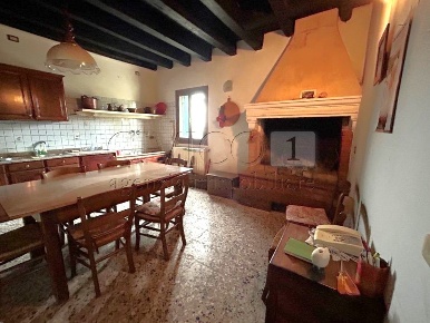 Foto Rustico in Via Paradiso 61, Pojana Maggiore di 500 m² con 19 locali