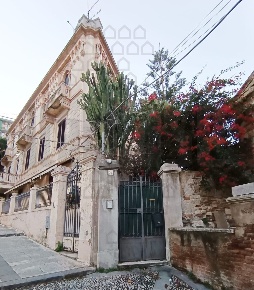 Foto Villa unifamiliare in Salita Santa Barbara, Messina Tirone di 70 m²
