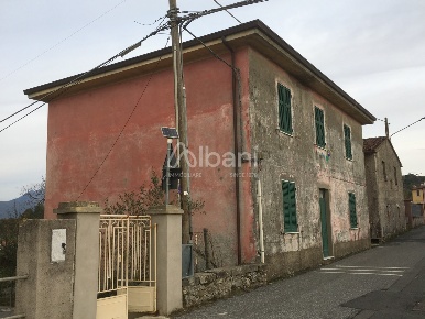 Foto Rustico a Fivizzano Ceserano di 2000 m² con 3 locali in vendita