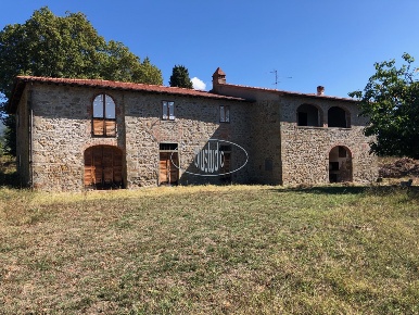 Foto Rustico a Reggello di 530 m² con 10 locali in vendita