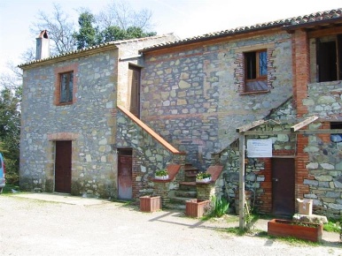 Foto Rustico in Via Roma, Viterbo di 520 m² con 12 locali in vendita