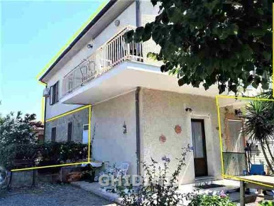 Foto Rustico a Grosseto di 130 m² con 6 locali in vendita