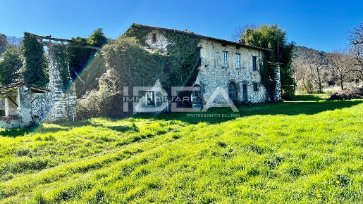 Foto Rustico in Via della Chiesa di Gattaiola, Lucca Fagnano - Meati