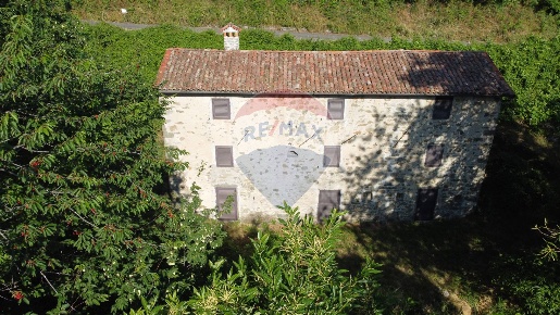 Foto Rustico in Loc.Fraia, Barga di 100 m² con 6 locali in vendita