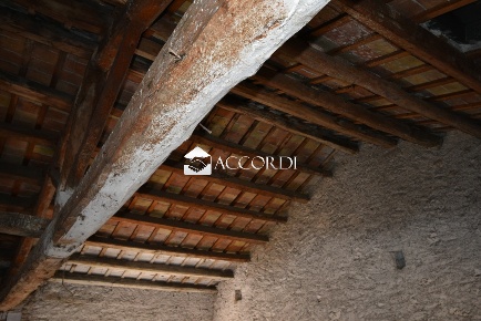 Foto Rustico a Pieve di Soligo Centro di 200 m² con 5 locali in vendita