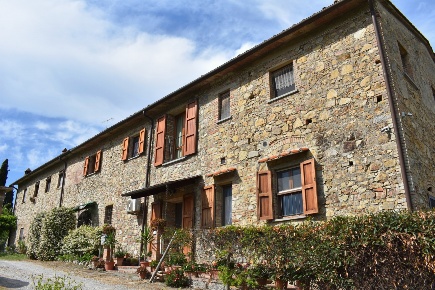 Foto Rustico a Gambassi Terme di 550 m² con 15 locali in vendita