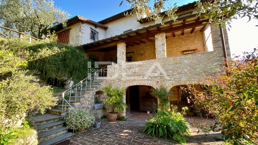 Foto Rustico in Via Selvette, Camaiore Camaiore Paese di 450 m² in vendita