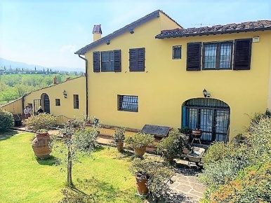 Foto Rustico a Bagno a Ripoli Centro di 250 m² con 7 locali in vendita