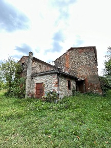 Foto Rustico a Arezzo Chiassa Superiore di 900 m² con 14 locali in vendita