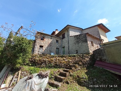 Foto Rustico a Camaiore di 80 m² con 3 locali in vendita