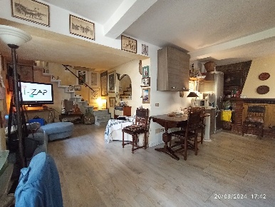 Foto Rustico a Camaiore Camaiore Paese di 100 m² con 4 locali in vendita