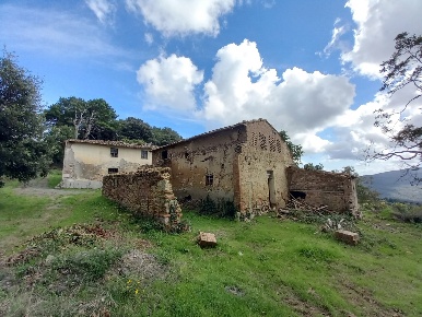 Foto Rustico a Gambassi Terme di 610 m² con 10 locali in vendita