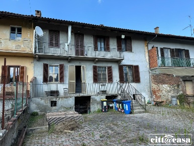 Foto Rustico in Via Papa Giovanni XXIII, Lauriano Centro di 200 m²