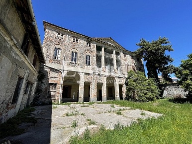 Foto Rustico a Bergamo Redona di 1302 m² con 10 locali in vendita