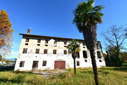 Foto Rustico a San Polo di Piave Centro di 600 m² con 10 locali in vendita