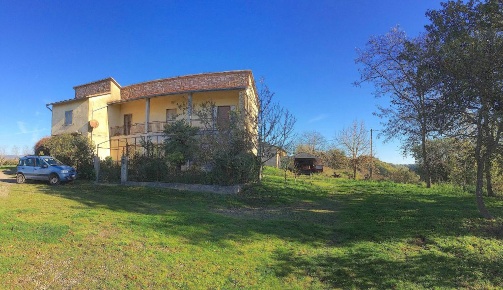Foto Rustico a Pitigliano di 320 m² con 7 locali in vendita