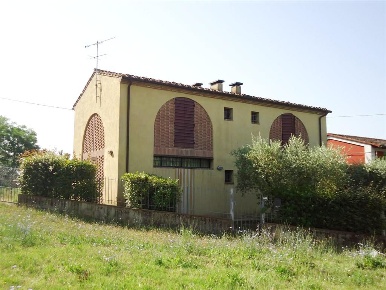 Foto Rustico a Castelfiorentino di 130 m² con 8 locali in vendita