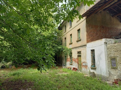Foto Rustico a Badia Pavese di 350 m² con 12 locali in vendita