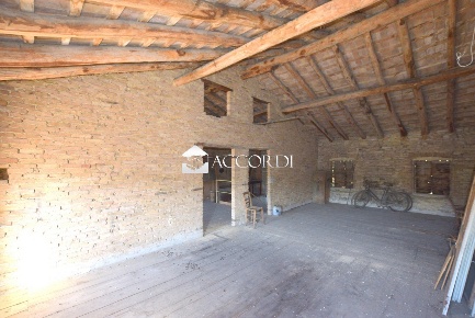 Foto Rustico a Possagno Centro di 500 m² con 7 locali in vendita