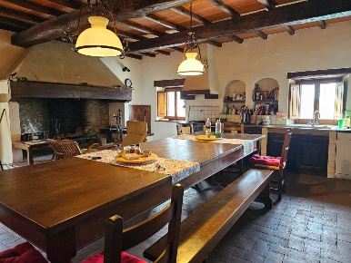 Foto Rustico in VIA GARIBALDI, Pontassieve Centro di 300 m² con 8 locali