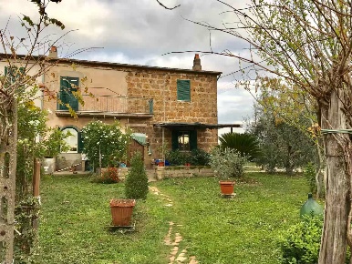 Foto Rustico in sorano, Sorano di 200 m² con 7 locali in vendita