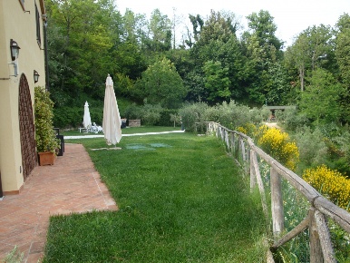 Foto Rustico a Riparbella di 300 m² con 7 locali in vendita