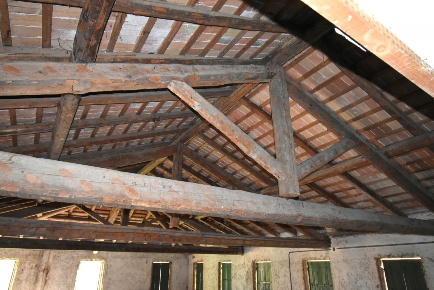 Foto Rustico a Vazzola Centro di 500 m² con 10 locali in vendita