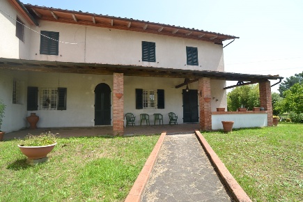 Foto Rustico a Altopascio Altopascio Centro di 300 m² con 8 locali