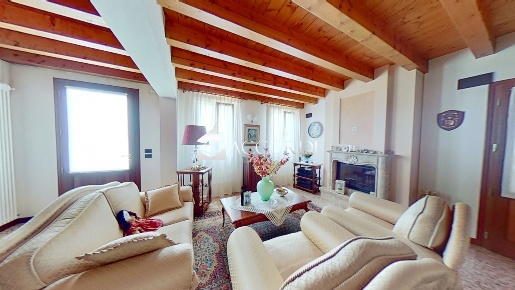 Foto Rustico a San Zenone degli Ezzelini San Zenone di 670 m² con 13 locali