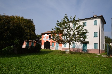 Foto Rustico a Nervesa della Battaglia Centro di 240 m² con 7 locali