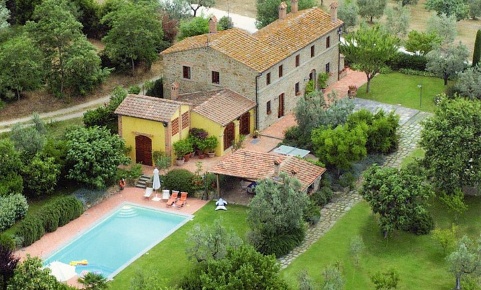 Foto Rustico a Capraia e Limite di 350 m² con 10 locali in vendita