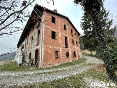 Foto Rustico in STRADA SAN ROCCO, Casalborgone di 500 m² con 6 locali