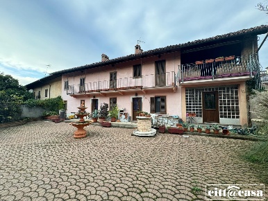 Foto Rustico a Verrua Savoia Camorano di 200 m² con 6 locali in vendita