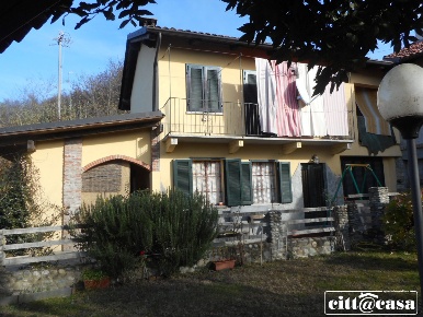 Foto Rustico a Aramengo di 180 m² con 6 locali in vendita
