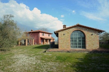Foto Rustico a Gambassi Terme di 340 m² con 10 locali in vendita