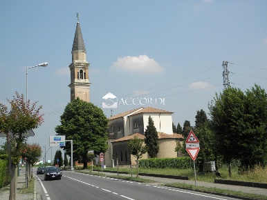 Foto Rustico a Volpago del Montello Venegazzù di 135 m² con 5 locali