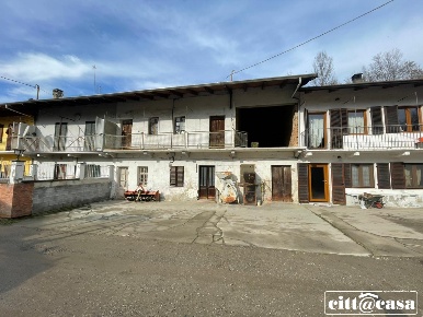 Foto Rustico in via Bellavalle, San Sebastiano da Po di 200 m² con 5 locali