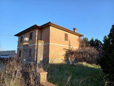 Foto Rustico a Poggibonsi di 300 m² con 10 locali in vendita