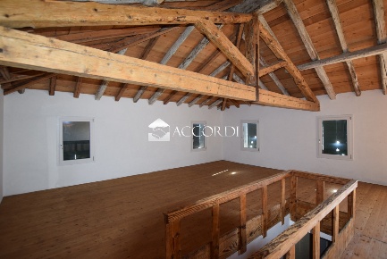 Foto Rustico a Nervesa della Battaglia di 1240 m² con 26 locali in vendita