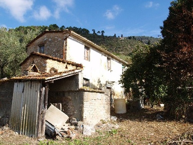 Foto Rustico a Camaiore Camaiore Paese di 200 m² con 6 locali in vendita